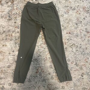 Lululemon size 6 green joggers